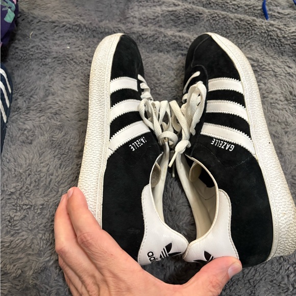 Men’s preowned Adidas gazelle, casual soccer sneaker size 10.5 - Picture 4 of 6